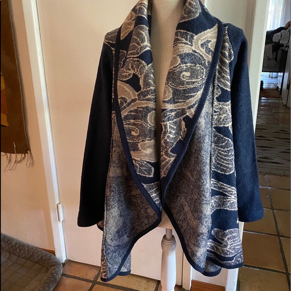 Coco + Carmen Jackets & Blazers - Coco&Carmen NWT Jacket/sweater One Size